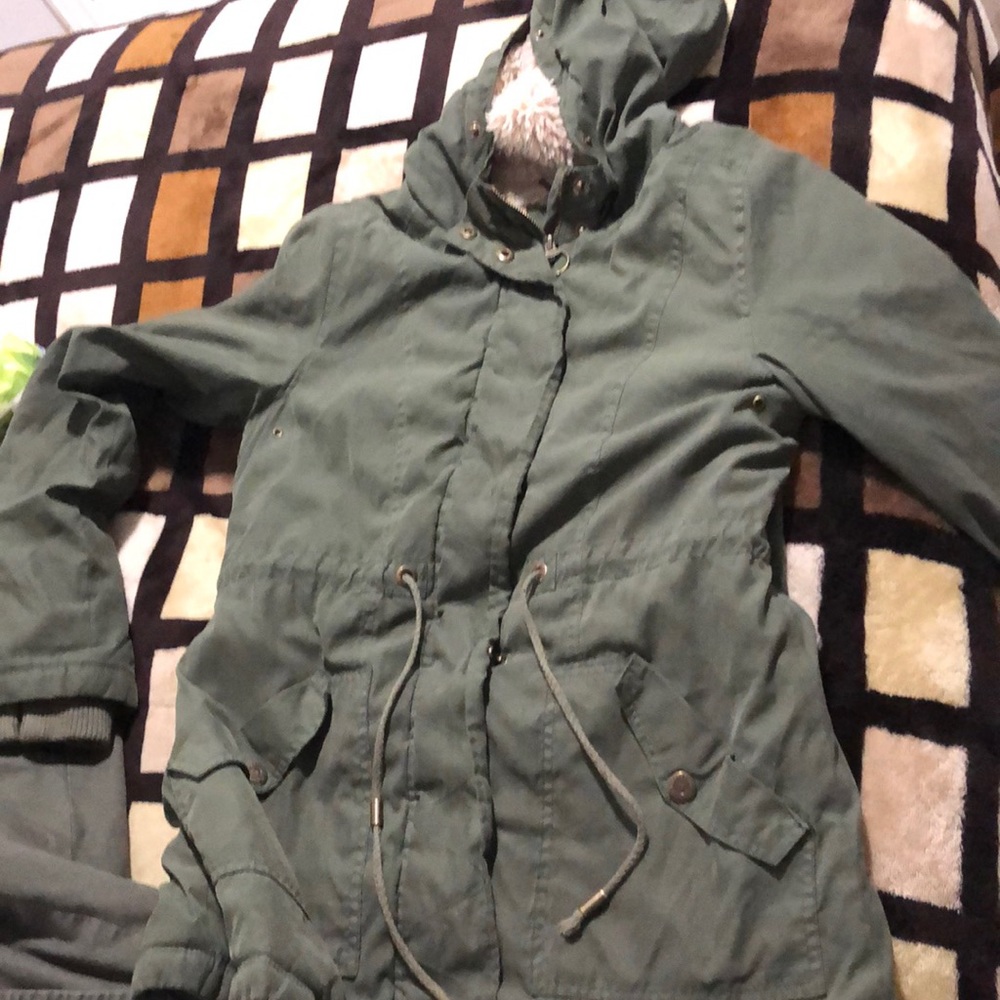 Im selling this aeropostal jacket side m for 18 $